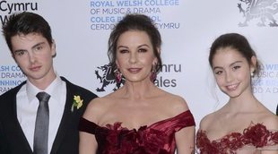 Catherine Zeta-Jones presume de hijos y padres
