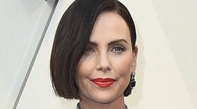 Charlize Theron dice que asusta a los hombres: "Llevo 10 años soltera"