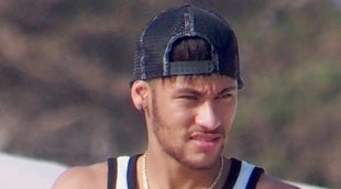 Neymar golpea a un aficionado