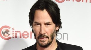 Keanu Reeves marca sus huellas en el paseo de la fama