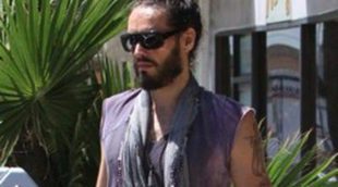 Geri Halliwell confirma su relación con Russell Brand mientras éste es fotografiado junto a otra mujer