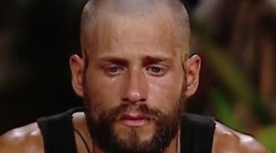 Albert Álvarez rompe a llorar después de ser rapado al cero en 'Supervivientes 2019': "Ya no aguanto más"
