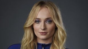 Sophie Turner enseña su alianza de casada