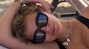 Laura Escanes, una premamá en la playa