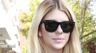 Anita muestra la cicatriz que le dejó la operación de pecho