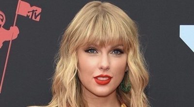 John Travolta confunde a Taylor Swift con Jade Jolie ('RuPaul's Drag Race') en los MTV VMAs 2019
