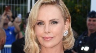 Charlize Theron comparte una foto de su hija mayor en el final de sus vacaciones