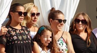 Rosa Benito, Gloria K y Rocío, imprescindibles en el famoso balcón