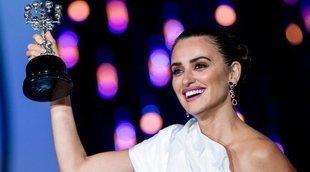 Penélope Cruz recibe con gran emoción el Premio Donostia de la mano de Bono