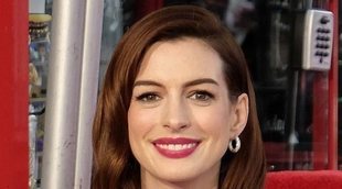 Anne Hathaway ya presume de su segundo embarazo