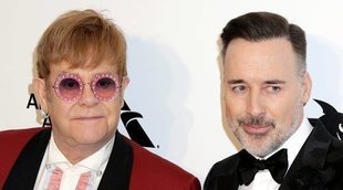 Elton John revela que su marido tuvo que ir a rehabilitación