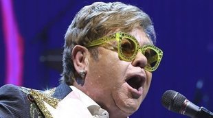 Elton John, desolado tras la muerte de su suegra