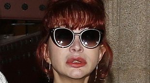 Yurena, desconsolada en la misa funeral de su madre