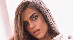 Violeta se olvida de sus complejos y enseña su piel al natural