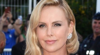 Charlize Theron revelará el nombre del productor que la acosó sexualmente