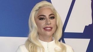 Lady Gaga comienza 2020 besando apasionadamente a un misterioso hombre