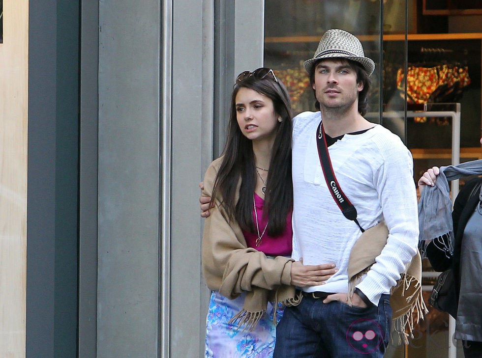 Ian Somerhalder y Nina Dobrev en París