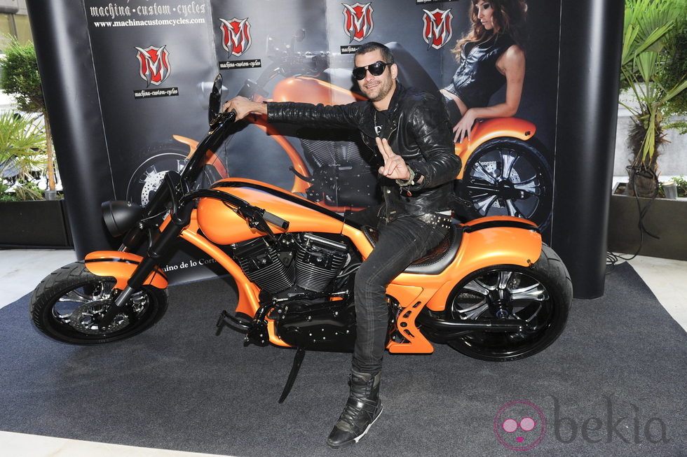 Asdrúbal en la presentación de una marca de motos 