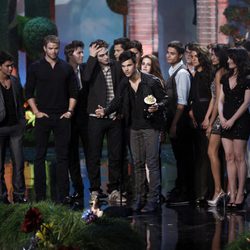 Taylor Lautner y otros miembros del reparto de 'Crepúsculo'