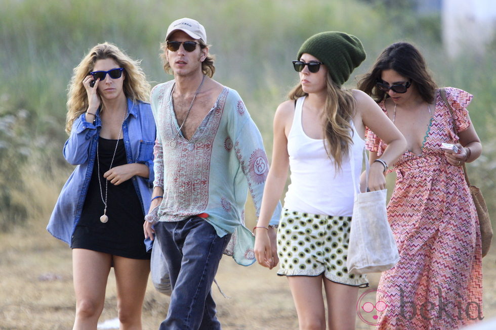 Andrea Casiraghi, Tatiana Santo Domingo y unos amigos en Ibiza