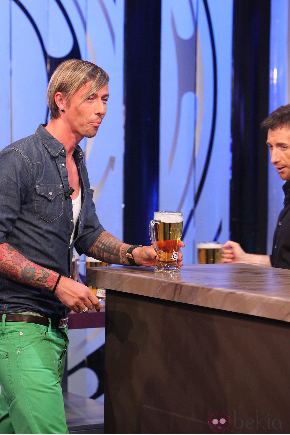 Guti lanzando una cerveza en 'El Hormiguero'