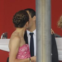 Carlota Casiraghi besa a Alex Dellal en el Concurso Hípico de Monte Carlo