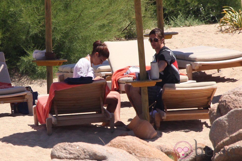 Olalla Domínguez y Fernando Torres en Cerdeña