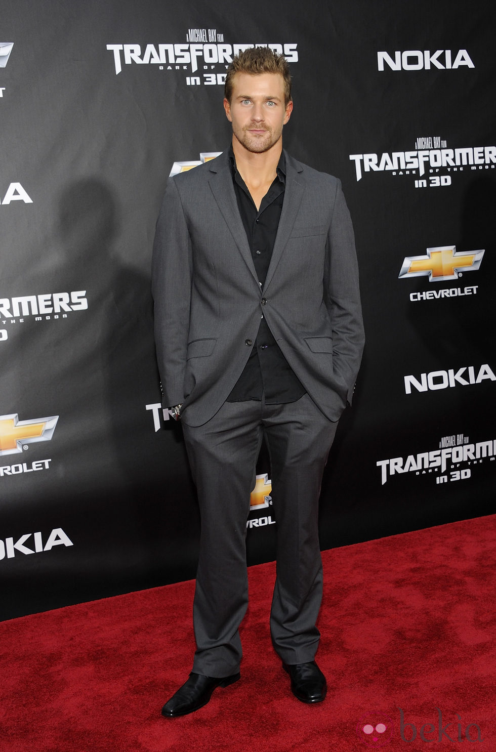 Josh Kelly en la premiere en Nueva York de Transformers 3