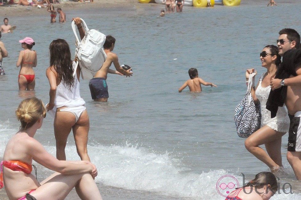 Eva Longoria nos enseña su trasero en las playas de Marbella