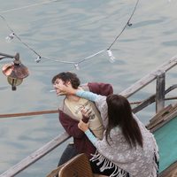 Penélope Cruz y Emile Hirsch peleándose en el rodaje de 'Venuto al mondo' en Roma