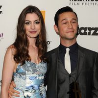Joseph Gordon-Levitt y Anne Hathaway en los Hollywood Awards 2011