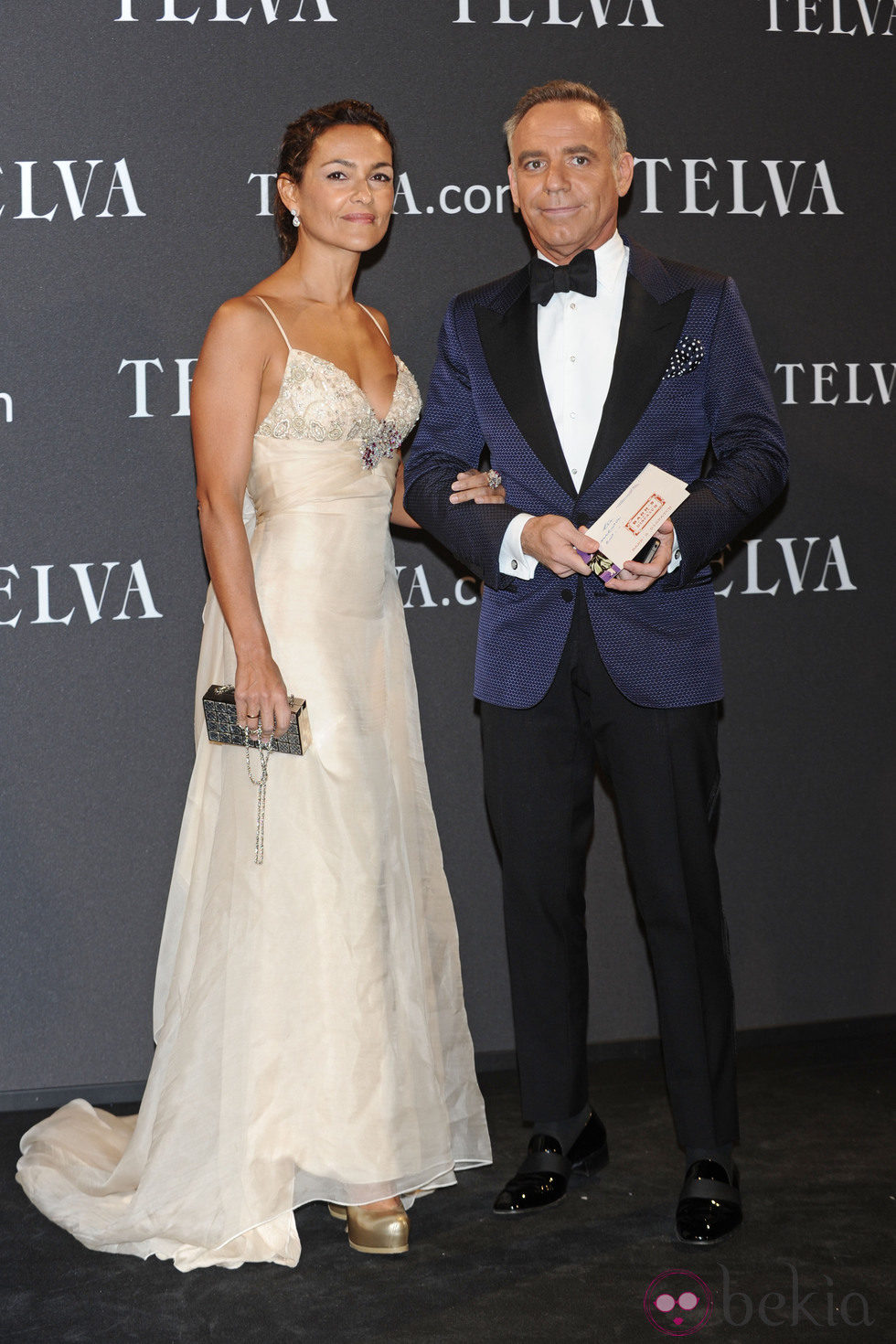 El arquitecto Joaquín Torres junto a su mujer en los Premios T de Moda de Telva 2011