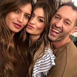 Sara Carbonero con Madame de Rosa y Cristo Bañez cenando