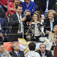 Los Reyes Felipe y Letizia reciben la montera de Miguel Abellán en Las Ventas