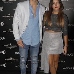 Gloria Camila y su novio Kiko disfrutan de la noche sevillana