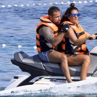 Raquel Bollo y Rafa Mora en moto de agua en Ibiza