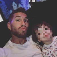 Sergio Ramos enseñando a su hijo Sergio Jr a poner morritos