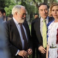 Ágatha Ruiz de la Prada y Pedro J. Ramírez con Miguel Arias Cañete en un acto público