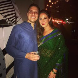 Theodora de Grecia y Matthew Kumar en una boda