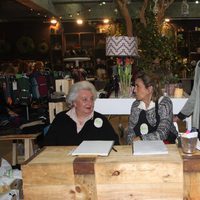 La Infanta Pilar y Simoneta Gómez-Acebo en el Rastrillo Nuevo Futuro 2016