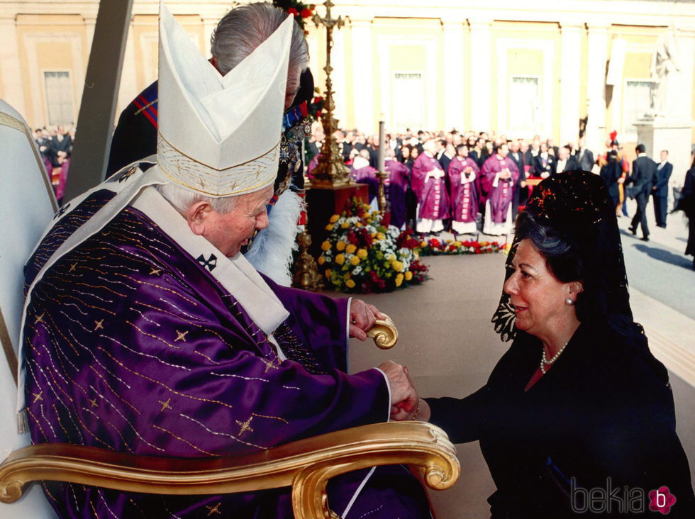 Rita Barberá con el Papa Juan Pablo II en El Vaticano