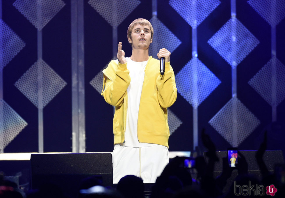 Justin Bieber actuando en Jingle Ball 2016