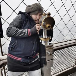 Kiko Rivera 'vigilando' París desde la Torre Eiffel