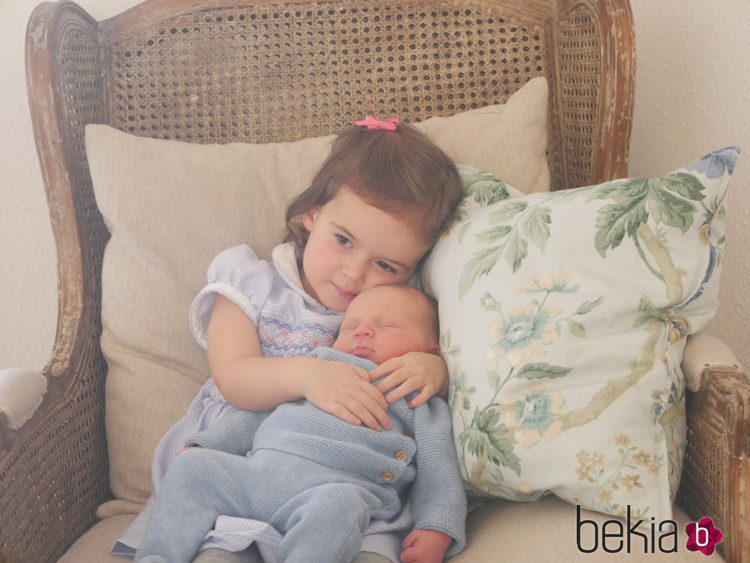 Primera imagen de Liam de Luxemburgo con su hermana Amalia