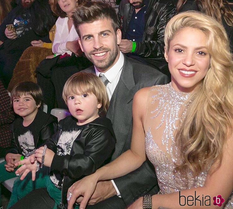 Shakira y Piqué en Los 40 Music Awards junto a sus hijos