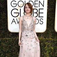 Emma Stone en la alfombra roja de los Globos de Oro 2017