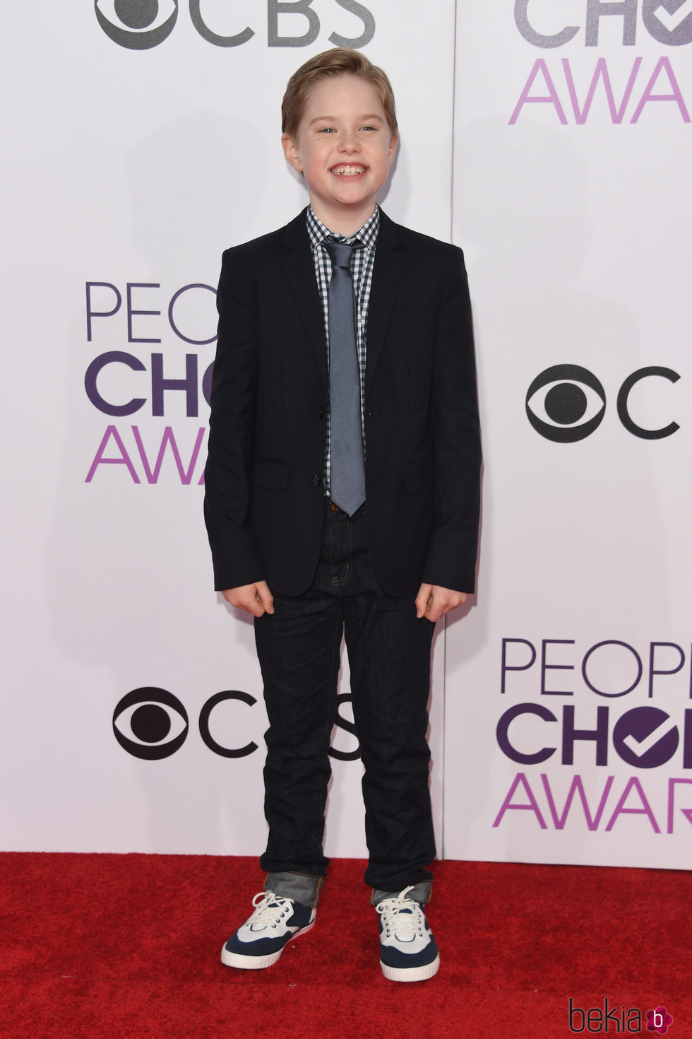 Matthew McCann en la alfombra roja de los People's Choice Awards 2017