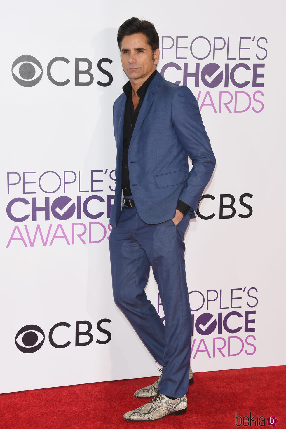 John Stamos en la alfombra roja de los People's Choice Awards 2017