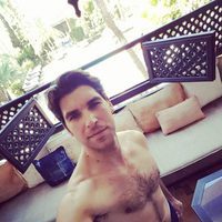 Cayetano Rivera luciendo torso en su 40 cumpleaños