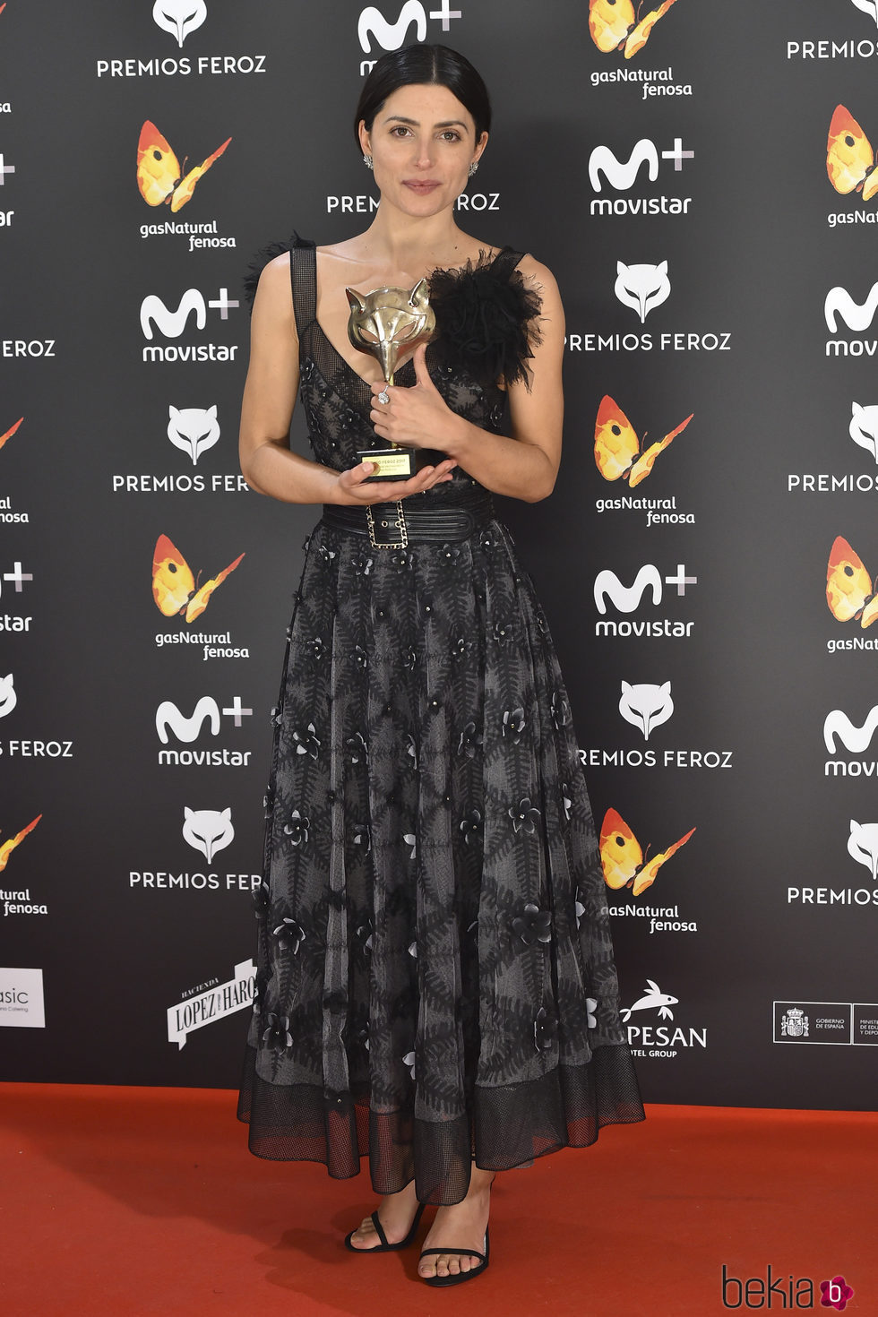 Bárbara Lennie con su Premio Feroz